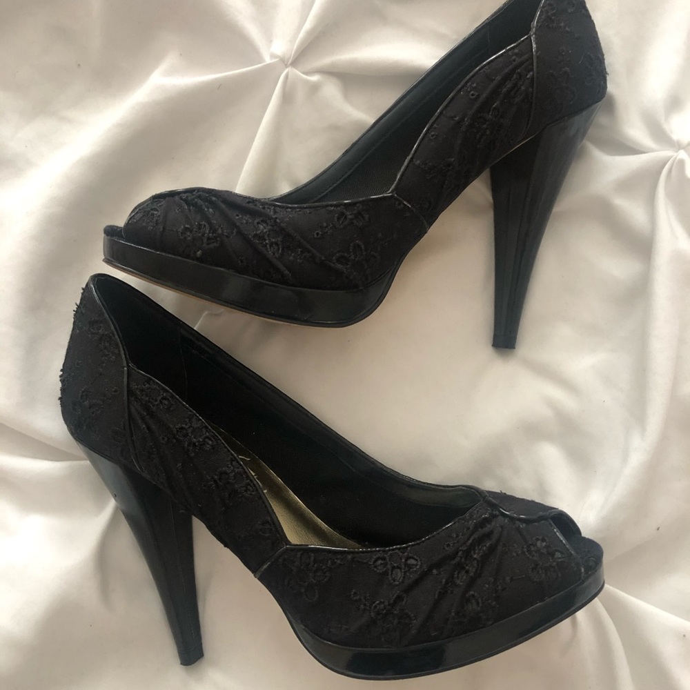 Steve Madden peep toe pump